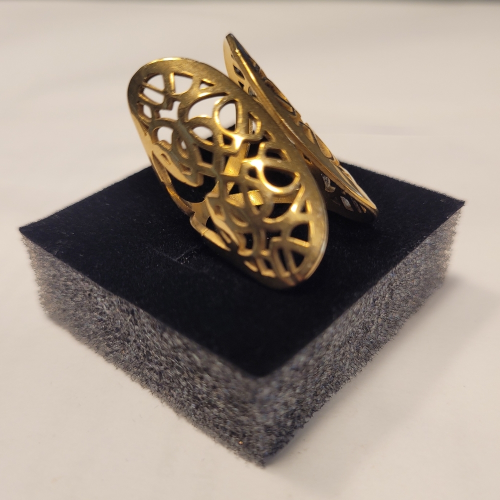 Gold plt. Cuff-style Ring